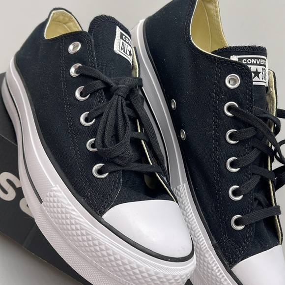 Converse WMNS CTAS LIFT OX
BLACK/WHITE/WHITE 560250C Platforms Sneakers - Picture 8 of 16